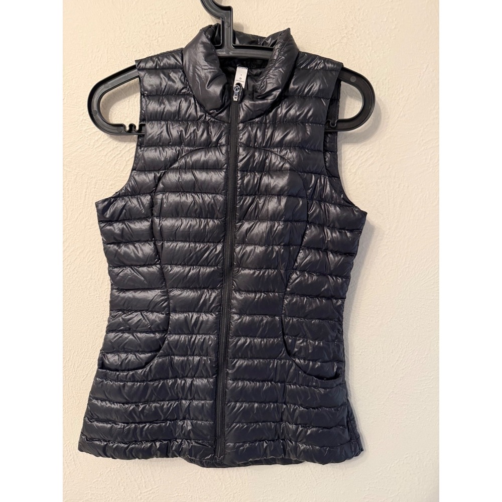 Lululemon size 4 Pack It Down Vest Shiny Black 700 Goose Down DWR